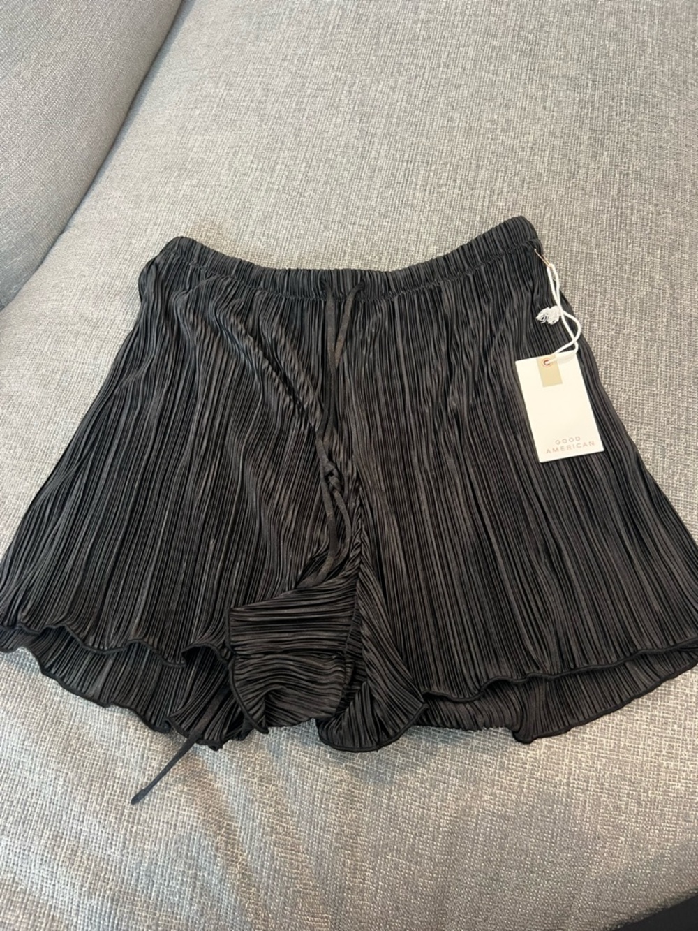 NWT Good American Black Pleated Women's Shorts